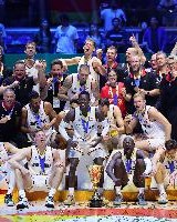 开云体育下载网址-待会还要比赛呢！德国篮协官方回忆庆祝世界杯夺冠两周年！